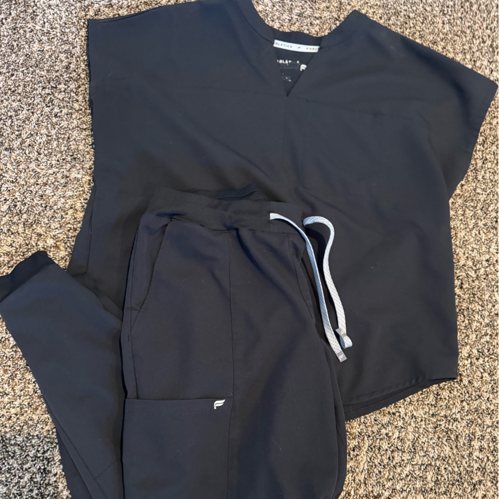 Black fabletics is scrub set